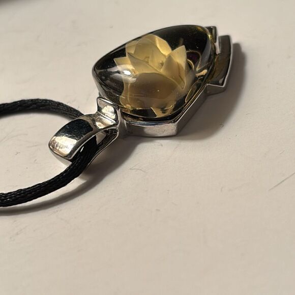 Black crafted glass floral pendant with reverse etched design on black cord - Picture 5 of 7